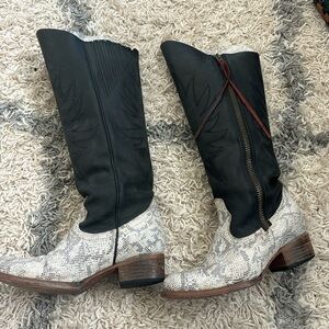 Freebird boots size 9, moderately used